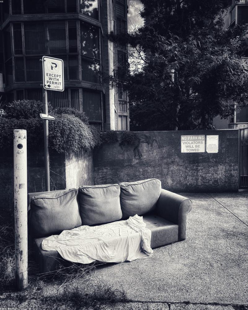 Luca Loveseat